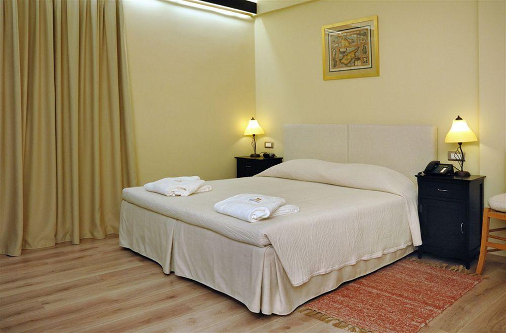 Efplias Hotel Apartments Pireu Exterior foto